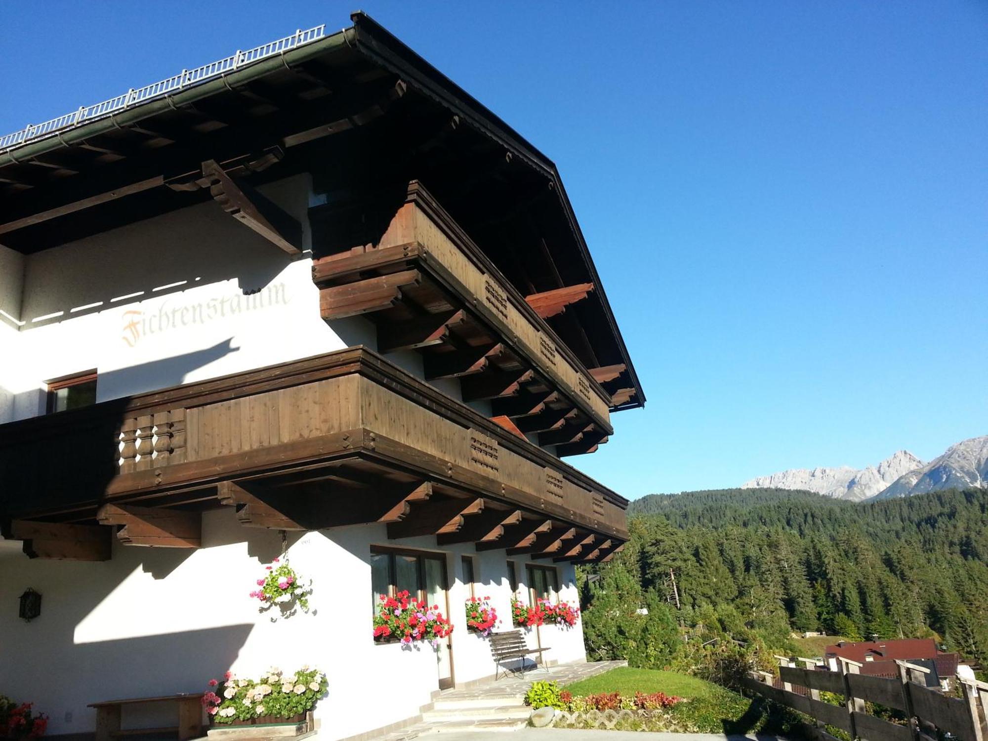 Haus Fichtenstamm Seefeld in Tirol Luaran gambar